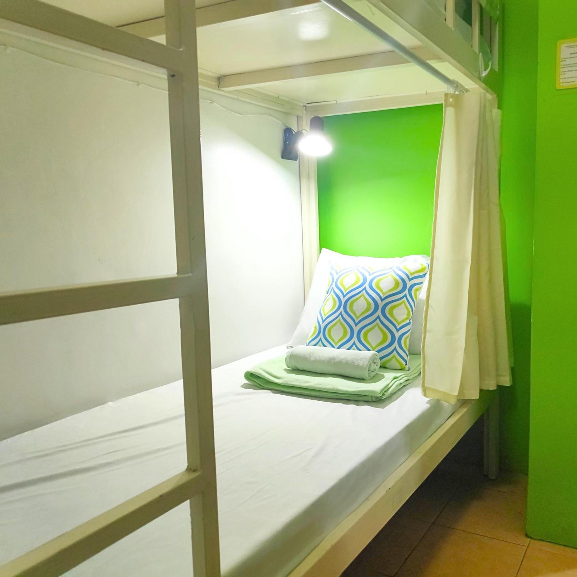 Crossroads Hostel Manila Mandaluyong Exterior photo