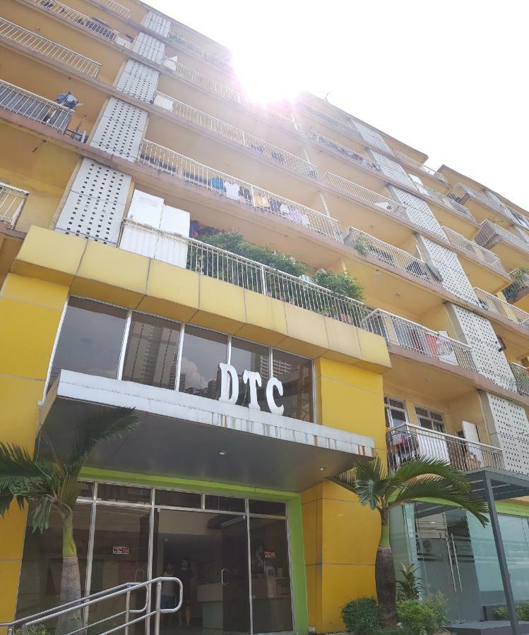 Crossroads Hostel Manila Mandaluyong Exterior photo